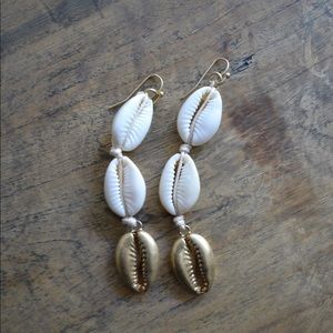 Free People gold puka shell earrings